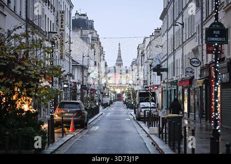 PARIS, FRANKREICH - 26. MAI: Picknicker nehmen am Großen Picknick auf den Champs-Elysées in Paris, Frankreich, am 26. Mai 2024 teil. Stockfoto