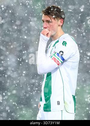 Groningen, Niederlande. November 2025. GRONINGEN, NIEDERLANDE - 23. NOVEMBER: Stije Resink vom FC Groningen ist beim niederländischen Eredivisie-Spiel zwischen dem FC Groningen und PEC Zwolle am 23. November 2025 im Stadion Euroborg enttäuscht. (Foto: Pieter van der Woude/Orange Pictures) Credit: Orange Pics BV/Alamy Live News Stockfoto