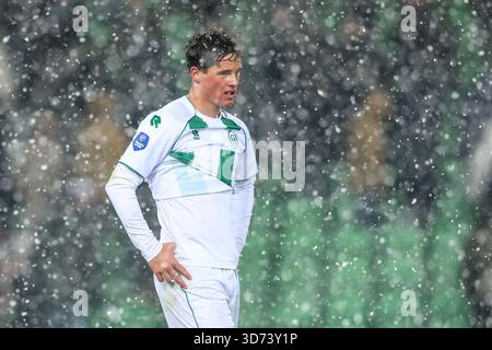 Groningen, Niederlande. November 2025. GRONINGEN, NIEDERLANDE - 23. NOVEMBER: Thom van Bergen vom FC Groningen ist beim niederländischen Eredivisie-Spiel zwischen dem FC Groningen und PEC Zwolle am 23. November 2025 im Stadion Euroborg enttäuscht. (Foto: Pieter van der Woude/Orange Pictures) Credit: Orange Pics BV/Alamy Live News Stockfoto