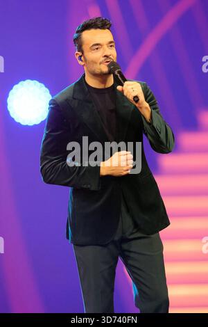 Die Giovanni Zarrella Show - Wir sagen Dankeschön Moderator Giovanni Zarrella. Die Giovanni Zarrella Show. ZDF-Live Sendung vom 22.11.2025 in der Baden-Arena Offenburg unter dem Motto Wir sagen Dankeschön. Offenburg, Baden-Württemberg, Deutschland. *** Die Giovanni Zarrella Show Wir sagen Dankeschön Moderator Giovanni Zarrella Show ZDF Live-Übertragung vom 22 11 2025 in der Baden Arena Offenburg unter dem Motto Wir sagen Dankeschön Offenburg, Baden Württemberg, Deutschland Stockfoto