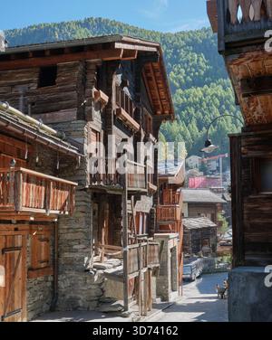 Holzhaus im Old Village Viertel von Zermatt Stockfoto