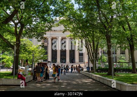 Cambridge, MA, USA - 15. September 2025: Eintritt zum Massachusetts Institute of Technology, bekannt als mit. Stockfoto