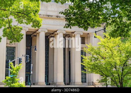 Cambridge, MA, USA - 15. September 2025: Eintritt zum Massachusetts Institute of Technology, bekannt als mit. Stockfoto
