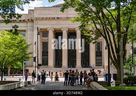 Cambridge, MA, USA - 15. September 2025: Eintritt zum Massachusetts Institute of Technology, bekannt als mit. Stockfoto