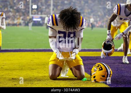 Baton Rouge, LA, USA. November 2025. Jhase Thomas (28) betet in der Endzone vor der NCAA-Fußballaktion zwischen den Western Kentucky Hilltoppers und den LSU Tigers im Tiger Stadium in Baton Rouge, LA. Jonathan Mailhes/CSM/Alamy Live News Stockfoto