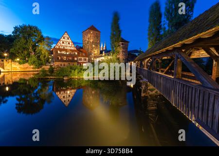 Historische Altstadt bei Nacht. Nürnberg, Franken, Deutschland Stockfoto