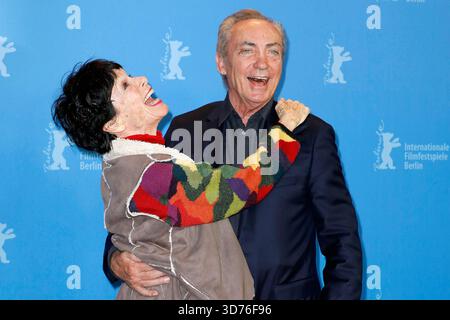 DATEI BILDER Udo Kier: 1944-2025. Geraldine Chaplin und Udo Kier nehmen am 13. Februar 2019 während der 69 stattfindenden Fotokonferenz „Holy Beasts“ / „La Fiera y la Fiesta“ teil. Berlinale International Film Festival in Berlin Credit: Ralph Metzger/Alamy Live News Stockfoto