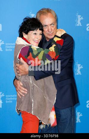 DATEI BILDER Udo Kier: 1944-2025. Geraldine Chaplin und Udo Kier nehmen am 13. Februar 2019 während der 69 stattfindenden Fotokonferenz „Holy Beasts“ / „La Fiera y la Fiesta“ teil. Berlinale International Film Festival in Berlin Credit: Ralph Metzger/Alamy Live News Stockfoto