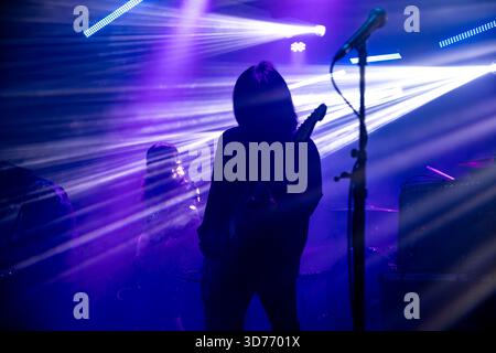 November: 2025. Zagreb, Kroatien, Vereinigtes Königreich. - Idylle Szenen der Bühnenaufführung von Mono, einer japanischen Instrumentalband Stockfoto