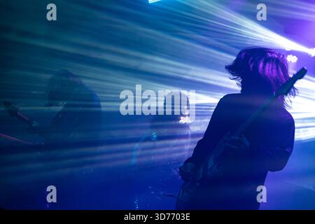 November: 2025. Zagreb, Kroatien, Vereinigtes Königreich. - Idylle Szenen der Bühnenaufführung von Mono, einer japanischen Instrumentalband Stockfoto