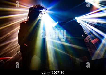 November: 2025. Zagreb, Kroatien, Vereinigtes Königreich. - Idylle Szenen der Bühnenaufführung von Mono, einer japanischen Instrumentalband Stockfoto