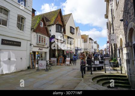 Traditionelle englische Architektur in der historischen Stadt Salisbury England 17. März 2022. Stockfoto