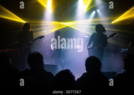 November: 2025. Zagreb, Kroatien, Vereinigtes Königreich. - Idylle Szenen der Bühnenaufführung von Mono, einer japanischen Instrumentalband Stockfoto