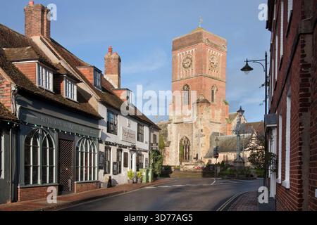 Petworth Town und die Pfarrkirche St. Mary the Virgin, West Sussex, England Stockfoto