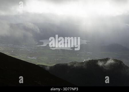 Stürmischer Tag am Ullock Pike und Longside Edge an den Hängen von Skiddaw Keswick Cumbria England Stockfoto