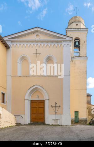 Die Kirche Santa Lucia in Luciana, ein Weiler in der Gemeinde Fauglia, in der Provinz Pisa, Italien Stockfoto