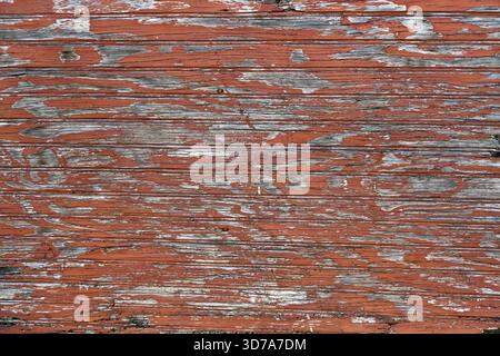 Alte abgenutzte Holzdielen mit brauner abblätternder Farbe als Hintergrundstruktur Stockfoto