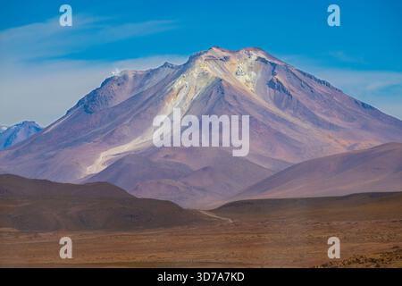 Aktiver Vulkan Ollague hoch in den Anden in Bolivien Stockfoto