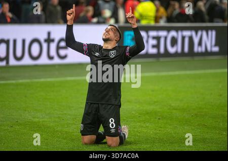 Alkmaar Niederlande 18. Mai 2023 UEFA Europa Conference League AZ Alkmaar vs West Ham United Halbfinale. Pablo Fornals feiert seine Stockfoto