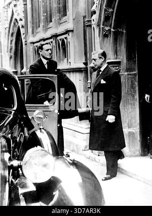 Duke und Duchess of Windsor besuchten heute eine Gedenkfeier an der British Embassy Church in Paris für Mr. H. Lloyd Thomas, früher als sofortige Privatpartitur für den Duke, als er Prince of Wales war. Februar 1938. (Foto von Keystone). Stockfoto