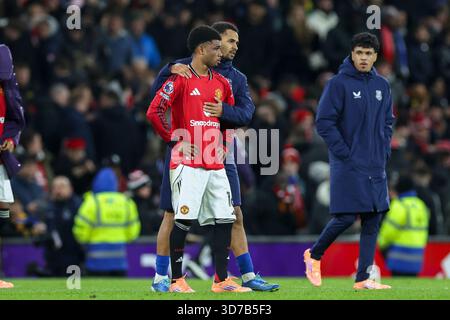 Manchester, Großbritannien. November 2025. Manchester United Mittelfeldspieler Amad Diallo (16) wurde am 24. November 2025 im Old Trafford, Manchester, England, verloren, nachdem er während des Spiels Manchester United gegen Everton Premier League am 24. November 1999 verloren hatte. Credit: Phil Duncan/Every Second Media Credit: Every Second Media/Alamy Live News Stockfoto