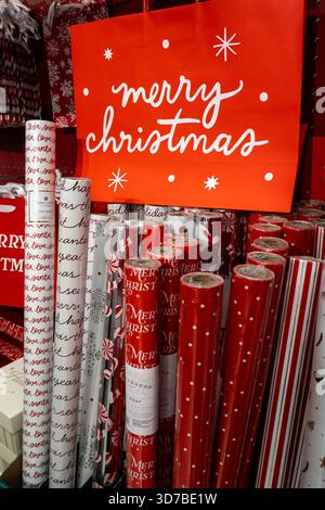 Der Target Manhattan Herald Square Store bietet eine große Auswahl an Merchandise, 2025, New York City, USA Stockfoto