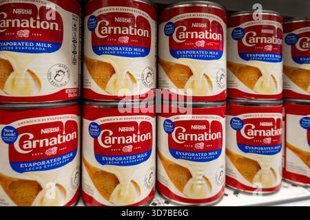 Der Target Manhattan Herald Square Store bietet eine große Auswahl an Merchandise, 2025, New York City, USA Stockfoto