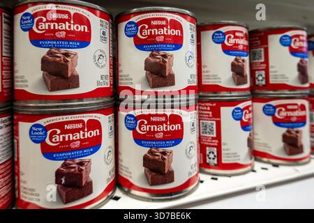 Der Target Manhattan Herald Square Store bietet eine große Auswahl an Merchandise, 2025, New York City, USA Stockfoto