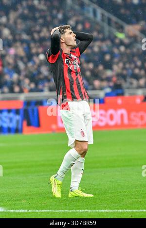 Mailand, Italien. November 2025. Christian Pulisic aus Mailand sah während der Serie A Match Inter gegen AC Milan im Stadion San Siro. Endpunktzahl Inter 0 : 1 AC Milan Credit: SOPA Images Limited/Alamy Live News Stockfoto
