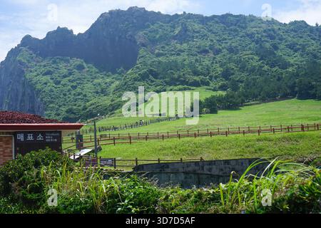 Ticketschalter am Fuße des Seongsan Ilchulbong, auch Sunrise Peak genannt, auf Jeju Island, Südkorea Stockfoto