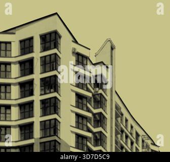 Stilisiertes Halbtonbild eines modernen mehrstöckigen Gebäudes mit geometrischer Fassade. Die Struktur betont starke Linien und sich wiederholende Fenstermuster Stockfoto