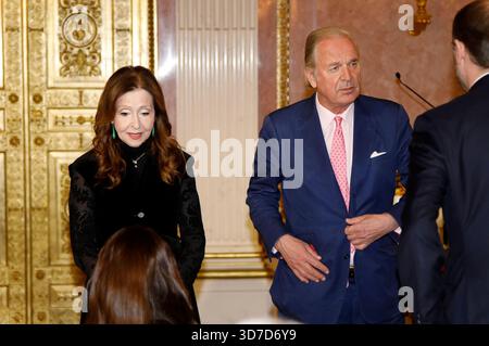 Vicky Leandros und Enno Freiherr von Ruffin bei der Verleihung des Bayerischen Verdienstordens an Sängerin Vicky Leandros durch den bayerischen Ministerpräsidenten Markus Söder im Prinz-Carl-Palais. München, 24.11.2025 *** Vicky Leandros und Enno Freiherr von Ruffin bei der Verleihung des Bayerischen Verdienstordens an die Sängerin Vicky Leandros durch den bayerischen Premierminister Markus Söder im Prinz Carl Palais München, 24 11 2025 Foto:xAgenturxWehnertx/xGränzdörferx/xFuturexImagex leandros 5103 Stockfoto