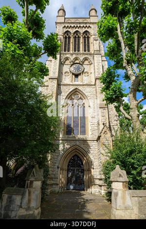 London - 07 01 2022: Blick auf den Eingang zu St Stephen's, Westbourne Park Stockfoto