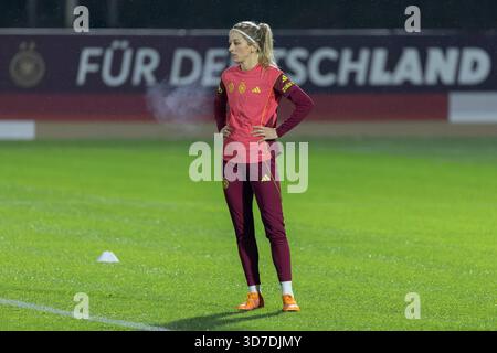 24. November 2025, Hessen, Frankfurt/Main: Fußball, Frauen: Medientraining der Nationalmannschaft. Kathrin Hendrich (Deutschland). Foto: Jürgen Kessler/dpa Stockfoto