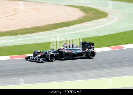 HY3DMW BARCELONA – 13. MAI: Fernando Alonso fährt mit dem McLaren Honda F1 Team auf dem Circuit de Catalunya auf Ma auf der Rennstrecke für den Grand Prix der spanischen Formel 1 Stockfoto