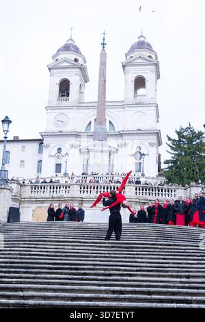 Rom, Italien. November 2025. Eine Aufführung auf der Spanischen Treppe in Rom, organisiert von Telefono Rosa und der National Ballet Company, anlässlich des Internationalen Tages zur Beseitigung der Gewalt gegen Frauen. Quelle: Unabhängige Fotoagentur/Alamy Live News Stockfoto