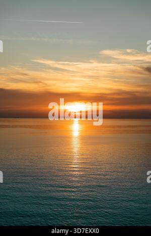 Sonnenuntergang an der griechischen Küste Stockfoto