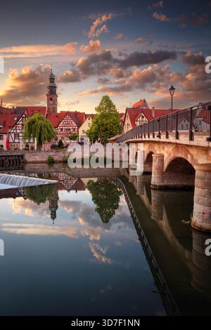 Lauf an der Pegnitz, Bayern, Deutschland. Stadtbild der schönen historischen bayerischen Stadt Lauf an der Pegnitz, Deutschland bei Sonnenuntergang im Sommer. Stockfoto