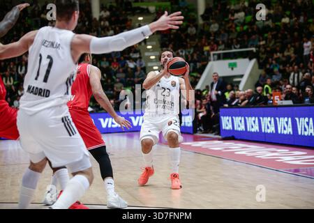 Botevgrad, Bulgarien. November 2025. Real Madrids Sergio Llull in Aktion während des Euroleague-Spiels zwischen Hapoel IBI Tel Aviv und Real Madrid - Arena Botevgrad in Botevgrad, Bulgarien am 25. November 2025 Credit: Independent Photo Agency/Alamy Live News Stockfoto