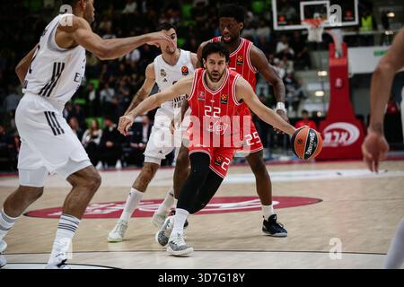 Botevgrad, Bulgarien. November 2025. Hapoel's Vasilije Micic in Aktion während des Euroleague-Spiels zwischen Hapoel IBI Tel Aviv gegen Real Madrid - Arena Botevgrad, Bulgarien am 25. November 2025 Credit: Independent Photo Agency/Alamy Live News Stockfoto