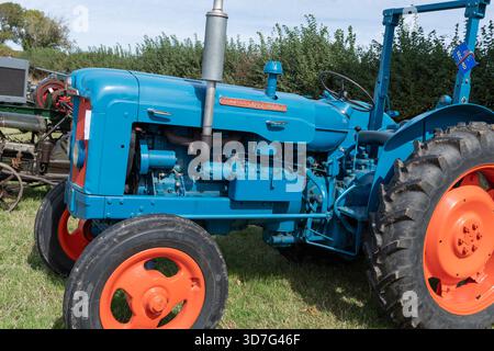 Dorchester.Dorset.Vereinigtes Königreich.6. September 2025.Ein restaurierter Fordson Super Major aus dem Jahr 1961 ist auf der Dorset County Show zu sehen Stockfoto