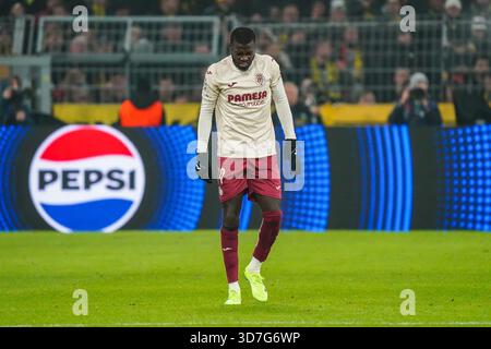 Dortmund, Deutschland. November 2025. DORTMUND, DEUTSCHLAND - 25. NOVEMBER: Während des UEFA Champions League 2025/26 Phase MD5-Spiels zwischen Borussia Dortmund und Villarreal CF im BVB Stadion Dortmund am 25. November 2025 in Dortmund. (Foto von Gabriel Calvino Alonso/BSR Agency) Credit: BSR Agency/Alamy Live News Stockfoto