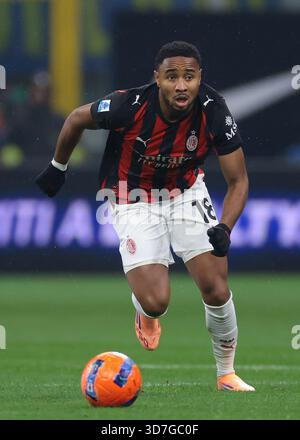 Mailand, Italien. November 2025. Christopher Nkunku vom AC Milan während des Spiels Internazionale gegen AC Milan Serie A in Giuseppe Meazza, Mailand. Der Bildnachweis sollte lauten: Jonathan Moscrop/Sportimage Credit: Sportimage Ltd/Alamy Live News Stockfoto