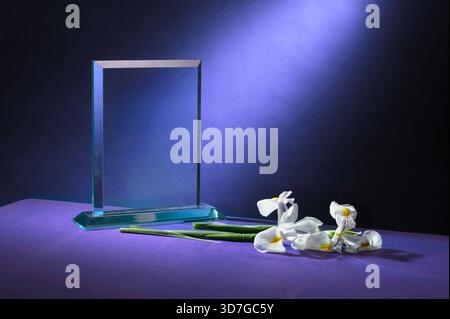 Klare Glasplatte mit Blumen, USA Stockfoto