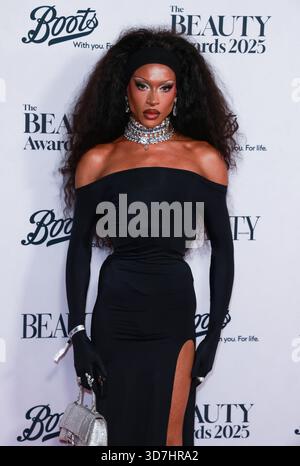 London, Großbritannien. November 2025. Tayce nimmt an den Beauty Awards 2025 in London Teil. Quelle: SOPA Images Limited/Alamy Live News Stockfoto