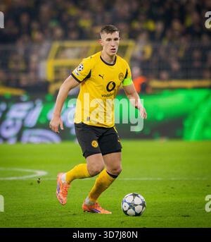 Dortmund, Deutschland. November 2025. Nico Schlotterbeck (BVB) Borussia Dortmund - FC Villarreal 25.11.2025 Copyright (nur für journalistische Zwecke) Stockfoto