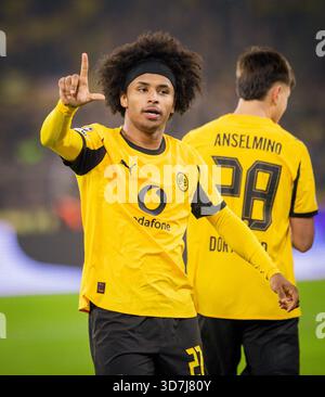 Dortmund, Deutschland. November 2025. Torfeier: Karim Adeyemi (BVB) Borussia Dortmund - FC Villarreal 25.11.2025 Copyright (nur für Journalist) Stockfoto