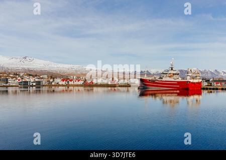 Blick auf den Hafen von Akureyuri, Island Stockfoto