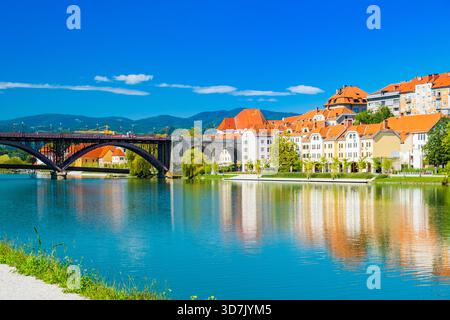 Hauptbrücke über die Drau in Maribor, Slowenien Stockfoto