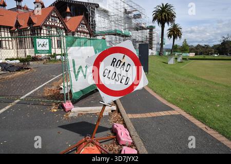New Zealand Rotorua Road Closed Schild Nahe Historic Building Renovation 24.11.2025 Stockfoto